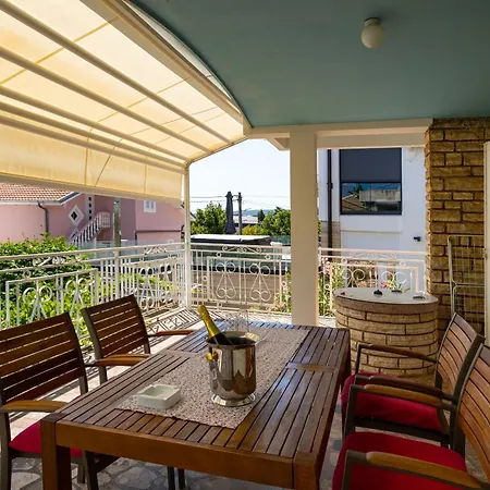My Dalmatia - With Sea View Terrace マスレニツァ